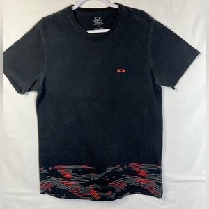 Men's Black Size L Oakley Tee Shirt with Red and Gray swirll design
